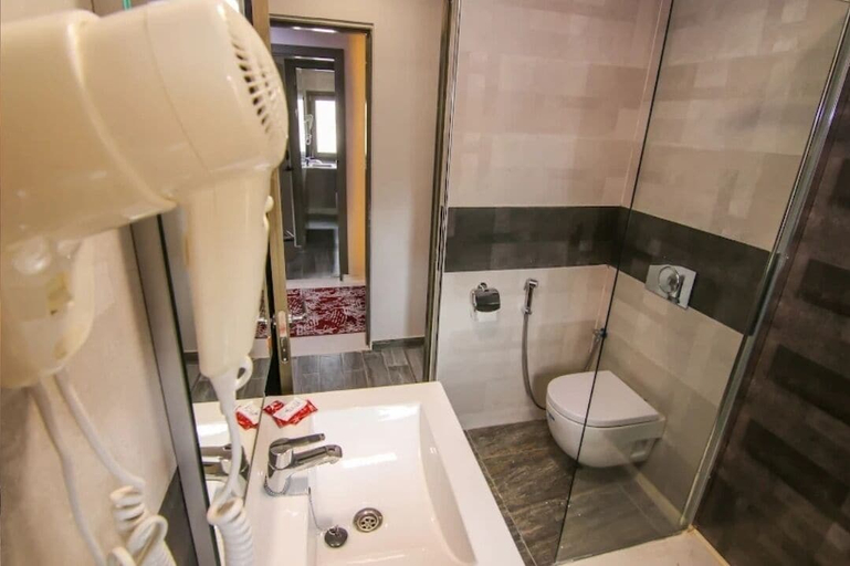 Bathroom 3, El Ghanami Hotel, Bouzareah