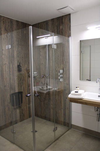 Bathroom 5, Motel Hasetal, Cloppenburg
