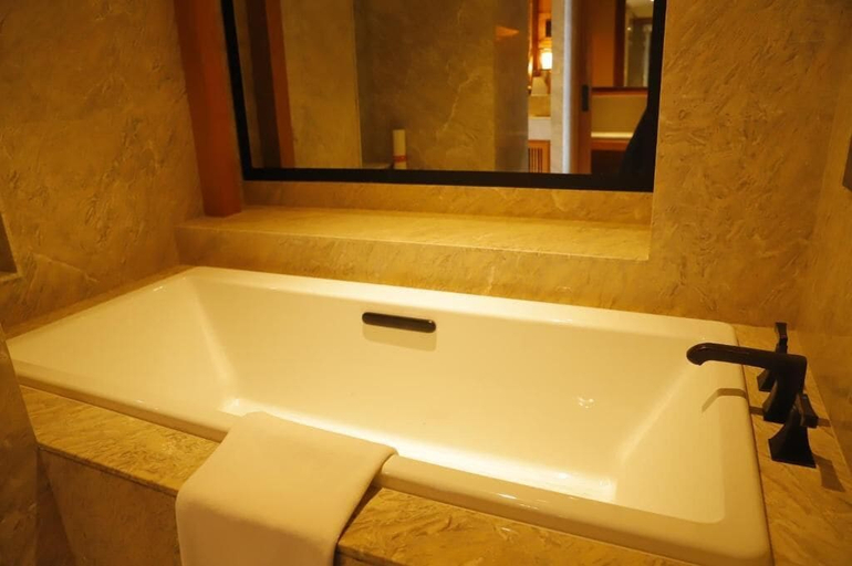Bathroom 4, Jinmao Pureal Mountain Lijiang, Lijiang