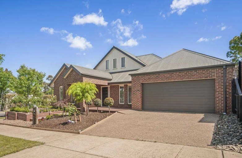 Exterior & Views 2, StayAU 4BRM Chic Urban Retreat, Cardinia - Pakenham