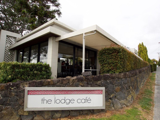 Food & Drinks 2, Mt Albert Motor Lodge, Waitakere