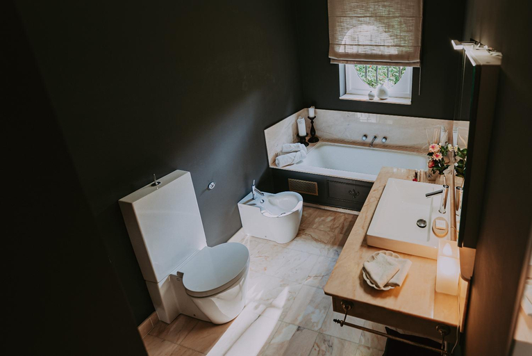 Bathroom 15