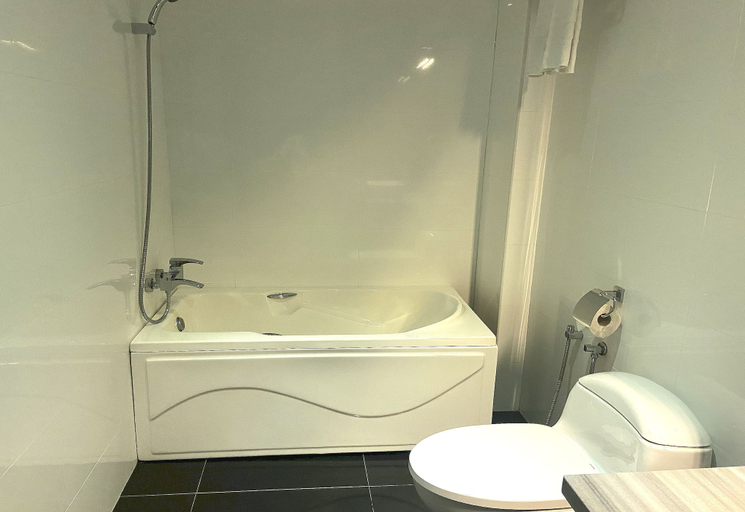 Bathroom 3, Hotel O Tong Villion Hotel, Pekan