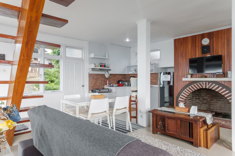 Dining Room 8