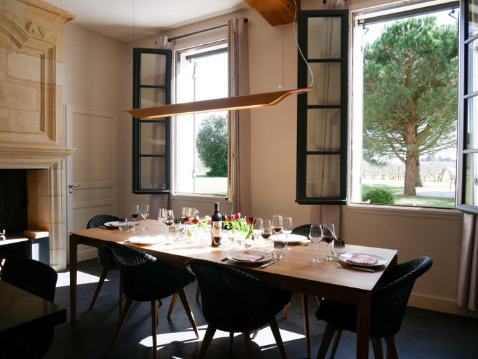 Food & Drinks, Clos des Jacobins (Grand Cru Classe), Gironde