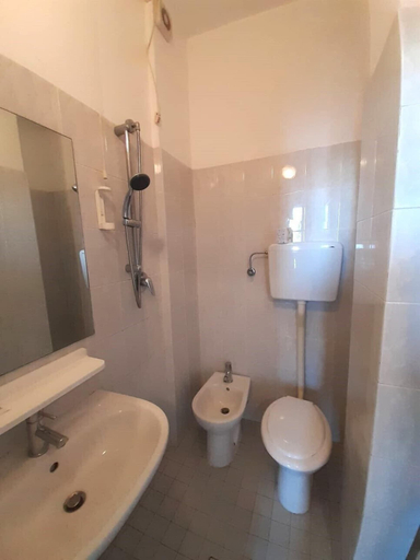 Bathroom 4, Hotel Salsedine, Rimini