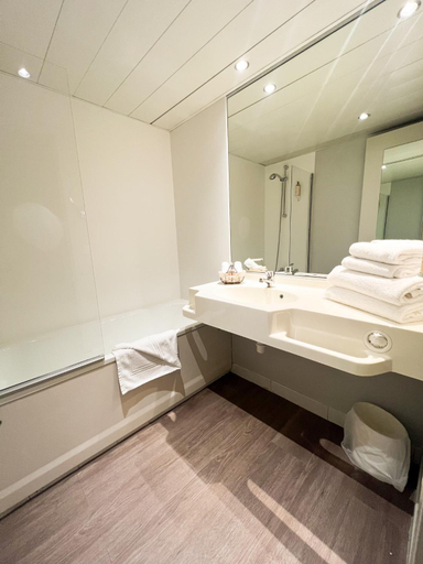 Bathroom 4, Mercure Château Fontainebleau Demeures de Campagne, Seine-et-Marne