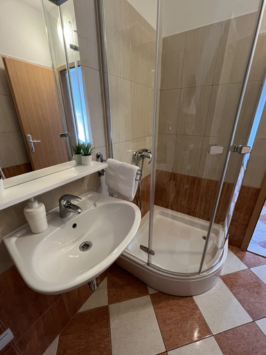 Bathroom 3, Apartments and Rooms Katja & Egon, Korčula