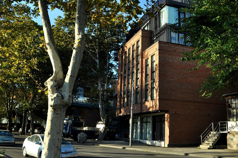 Exterior & Views