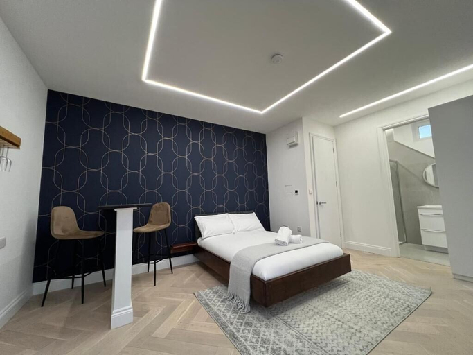 Bedroom 2, London Studios and Suites, London
