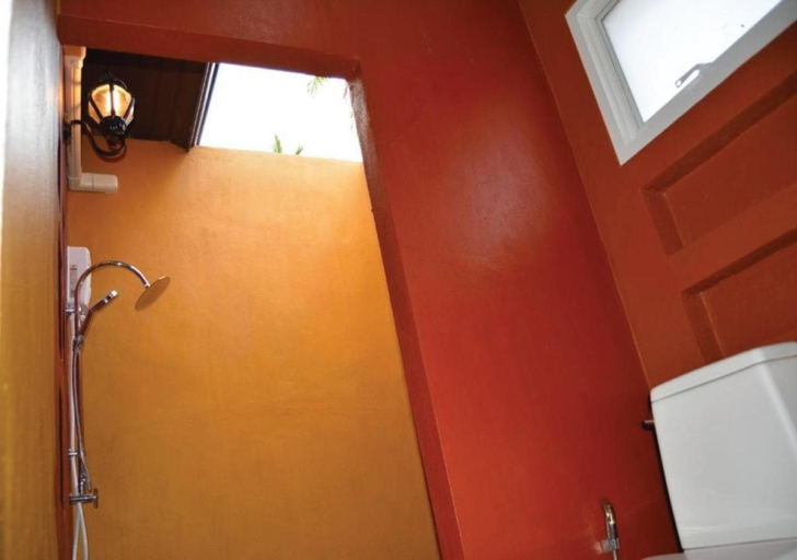 Bathroom 4, World Cat Hotel & Resort, Bang Saphan