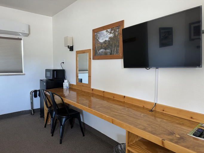 Others 4, Eastern Sierra Motor lodge, Inyo