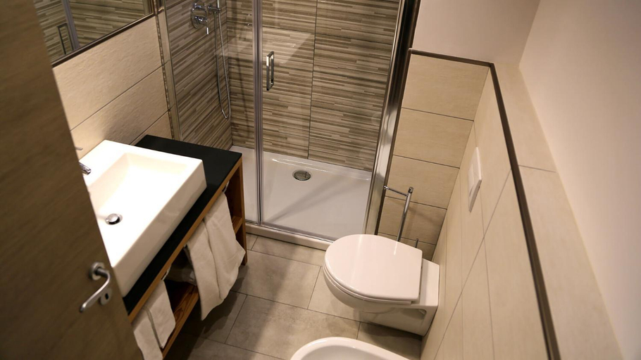 Bathroom 3, Dada Mountain Hotel, Aosta