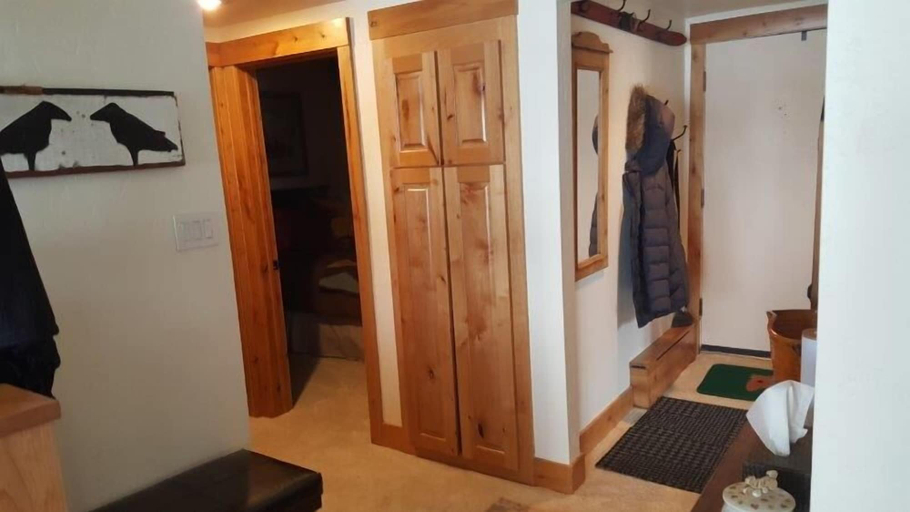 Bedroom 2, Peregrine, Summit