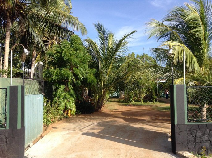 Others 5, Lagoon Inn, Lunugamvehera