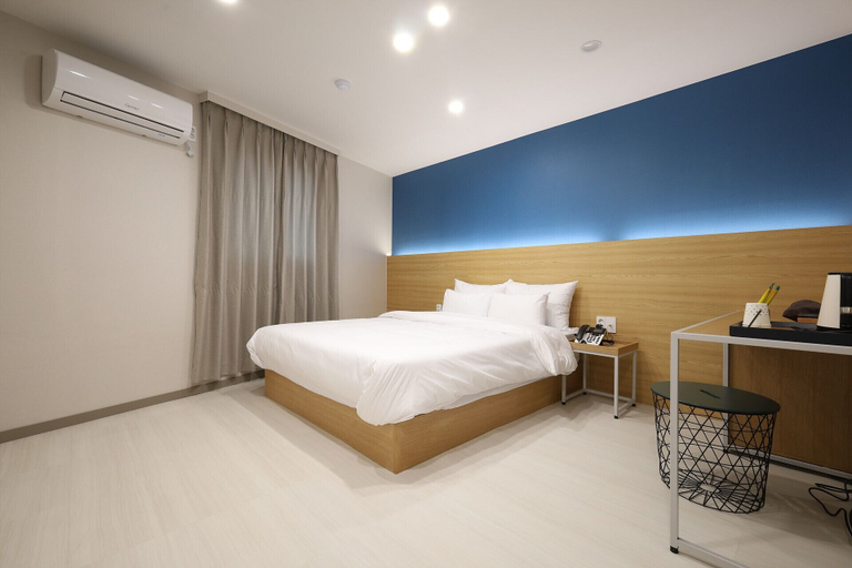 Bedroom 1, CALM REST HOTEL GIMHAE, Gimhae