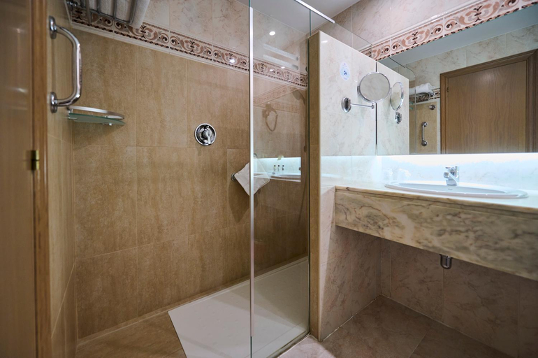 Bathroom 4, Hotel Albret, Navarra