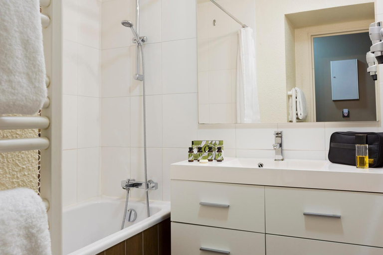 Bathroom 5, Residence la Reserve Geneve Ferney Voltaire, Ain