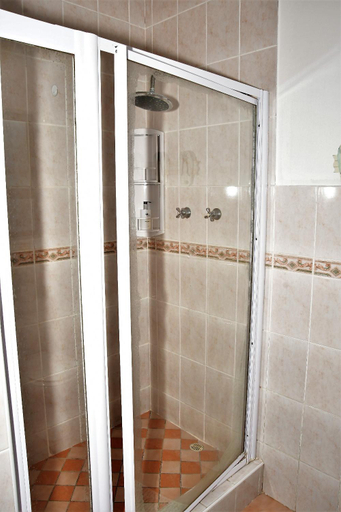 Bathroom 3, Cove View B&B, Buffalo City