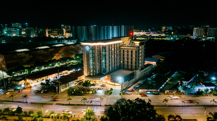 Exterior & Views 7