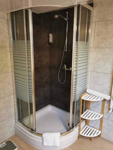 Others 5, Hotel Belair, Liège