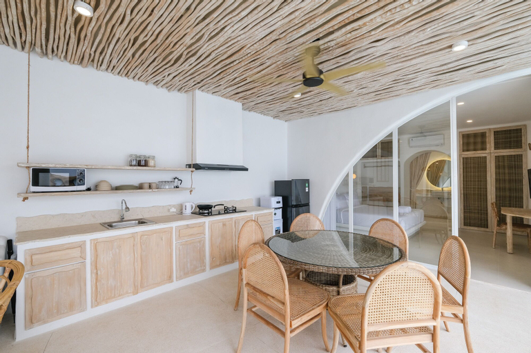 Dining Room 16