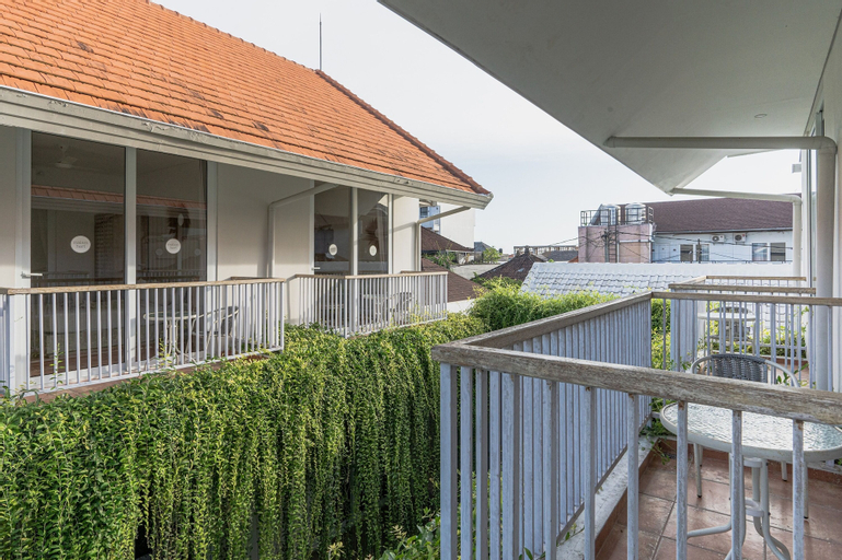 Exterior & Views 27