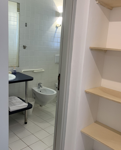 Bathroom 5, Porto San Vito Resort, Gorizia