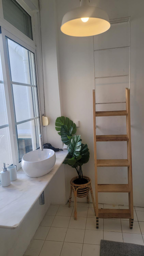 Others 3, Tiny suite with private bathroom - Bairro Alto, Lisbon