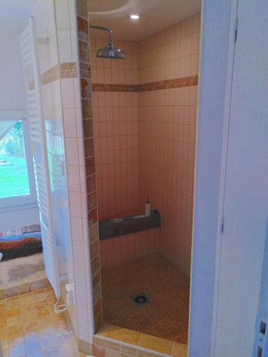 Bathroom 3, Le Clot de Meste Duran, Gers