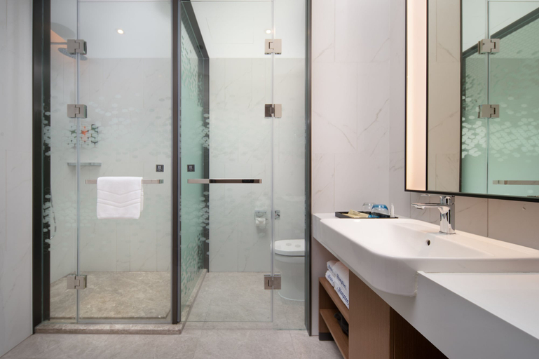 Bathroom 3, Hampton by Hilton Foshan Shunde Beijiao Near Midea's headquarters, Foshan