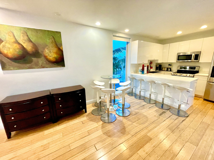 Food & Drinks, Luxury South Beach Private Apartments, Miami-Dade