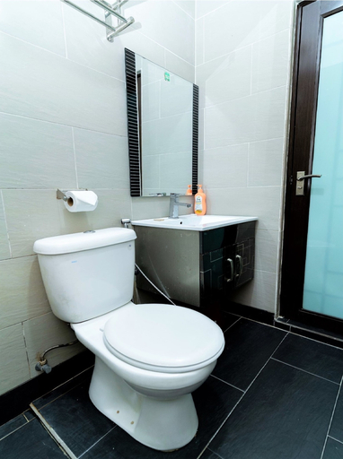 Bathroom 3, OYO 90375 Reggae Inn, Bintulu