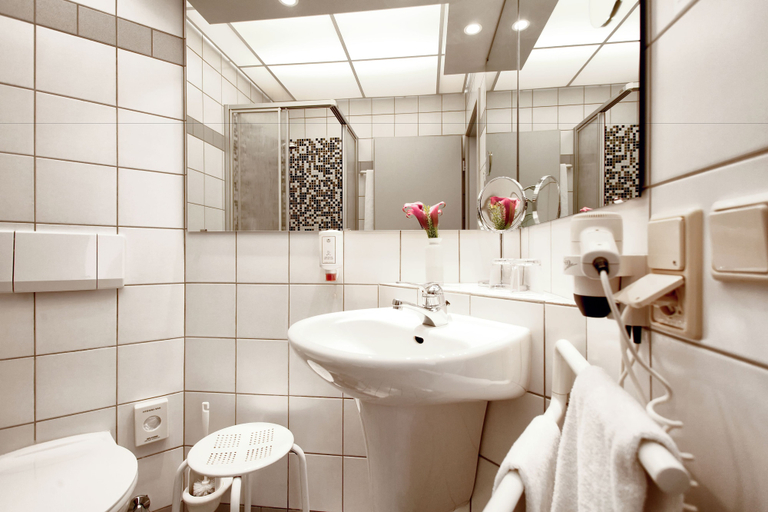 Bathroom 4, Hotel Haus Duden, Wesel