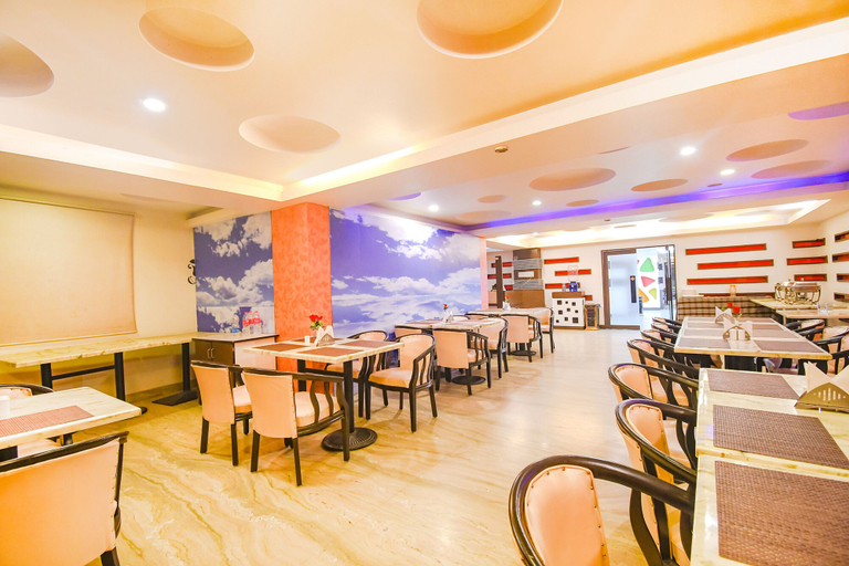 Food & Drinks 5, Fabhotel Emerald, Ranchi
