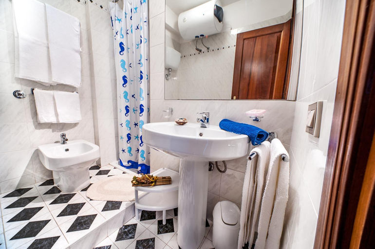 Bathroom 1, B & B Brisa del Mar, Sassari