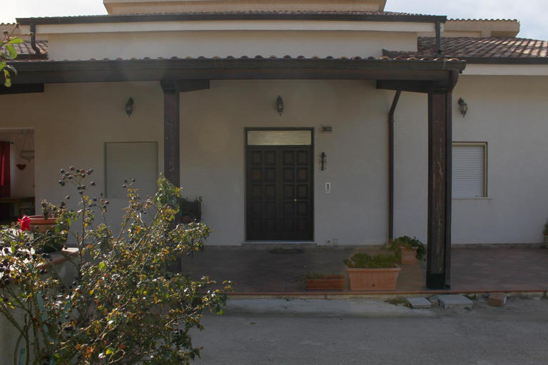 Others 3, La casa di Bia, Palermo