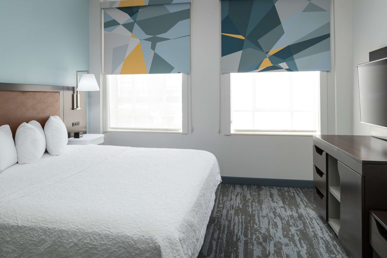 Bedroom 3, Hampton Inn & Suites Atlanta-Downtown, Atlanta