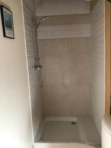 Bathroom 3, Chambre d'hotes Lasserre, Dordogne