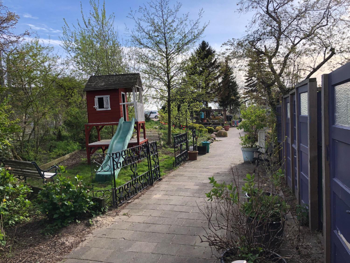 Others 2, Houseboat apartment with water terrace, free bikes & fast wifi, Amsterdam