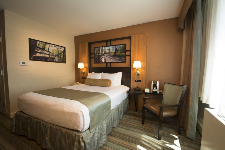 Bedroom 3, Best Western Queens Gold Coast, New York