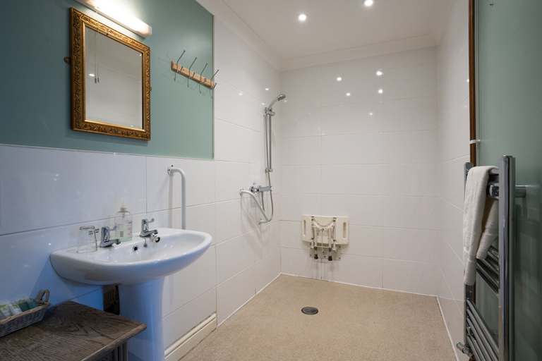 Bathroom 4, Bedingfeld Arms, Norfolk