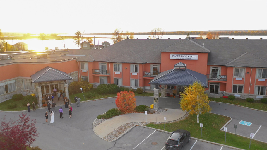 Exterior & Views, RiverRock Inn & Conference Centre, Prescott and Russell
