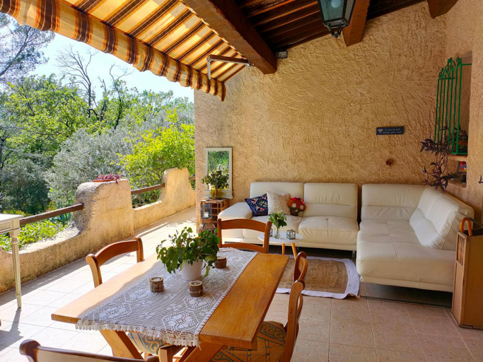 Others 2, Villa Les Chariotins, Var