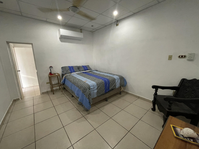 Bedroom 3, Sugarloaf Beachhouse and Surf Lodge, Jucuarán