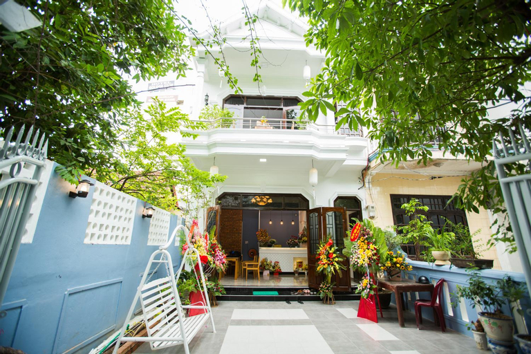 Exterior 1