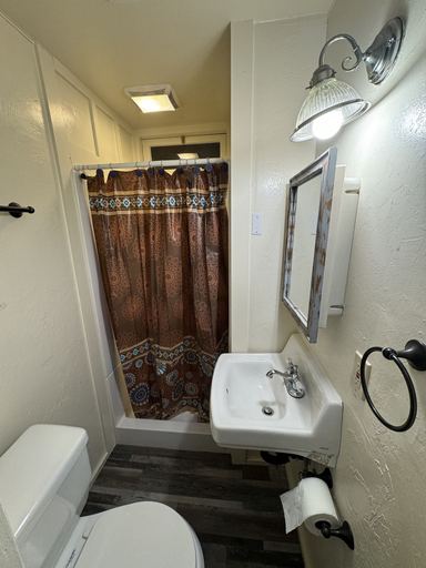 Bathroom 3, Crest Lodge Historic Mountain Inn, San Bernardino