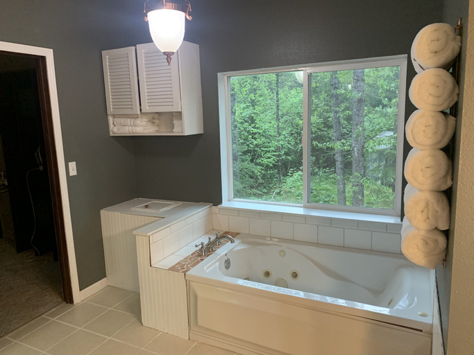 Bathroom 4, Bear Bottoms at Salmon Creek, Kenai Peninsula