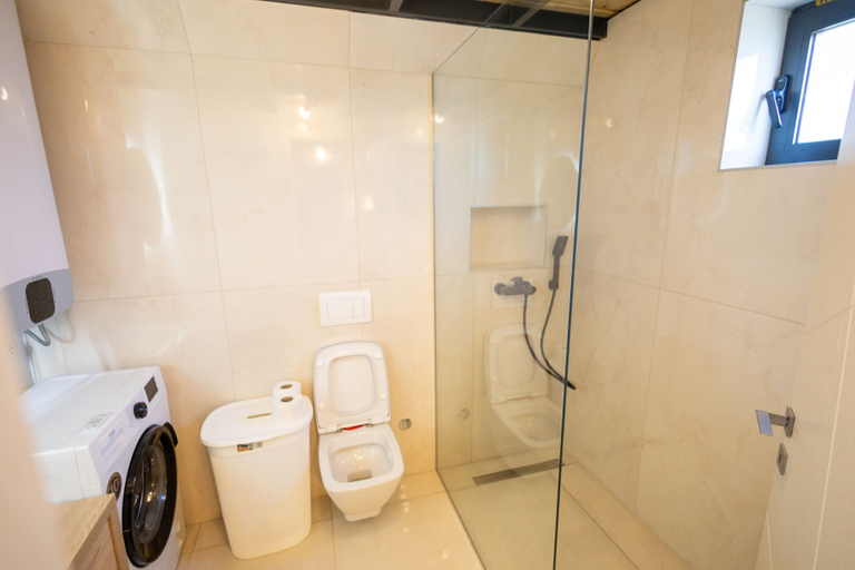 Bathroom 3, Sirius Lux Apartments