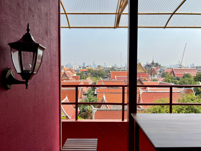 Others 2, Cha Na Stay at Merry V, Phra Nakhon